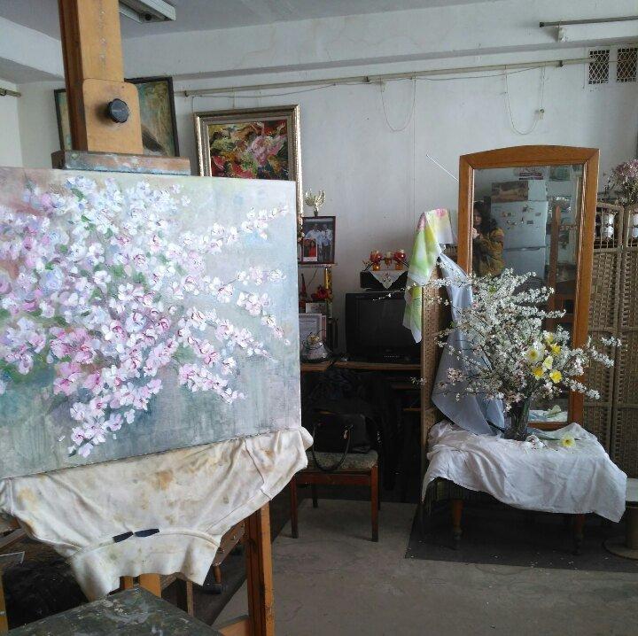Весенний букет маслом в мастерской, работа ученицы